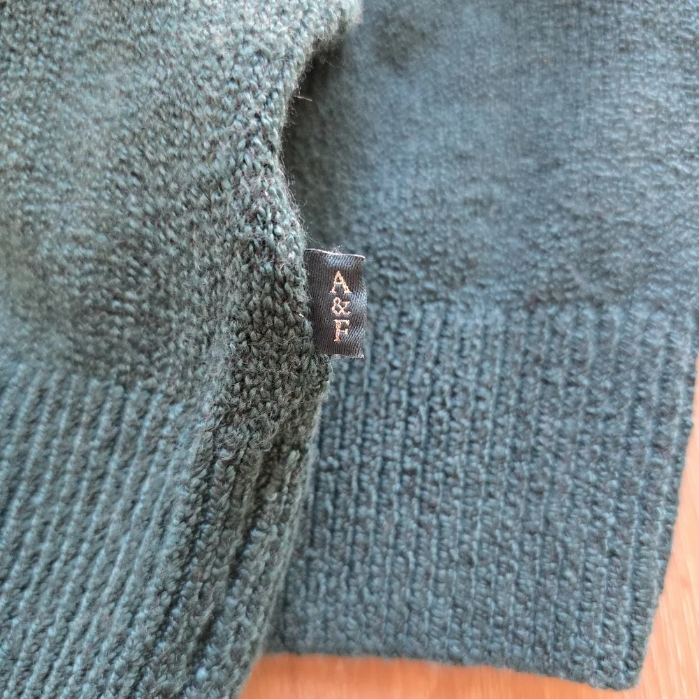 abercrombie kids Girls' Pleated Sweater Skirt Size 9 10